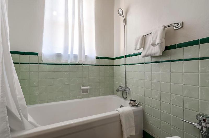 Ryan Hotel Wallace Εξωτερικό φωτογραφία